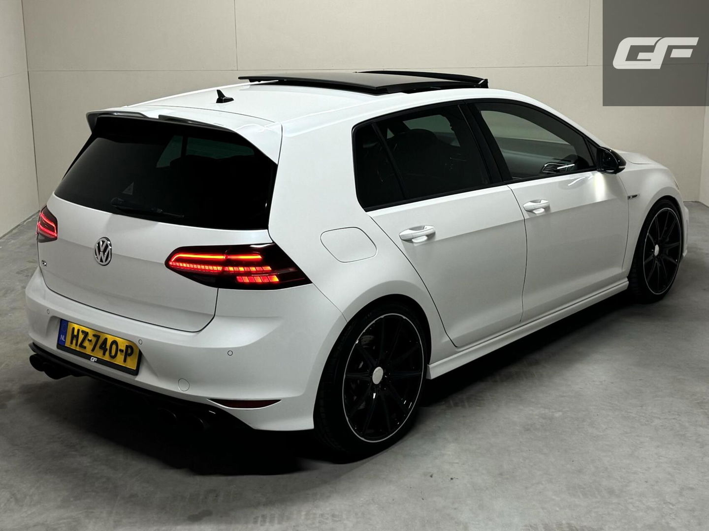 Volkswagen Golf 2.0 TSI R 4Motion Pano Virtual Miltek Leer Carplay
