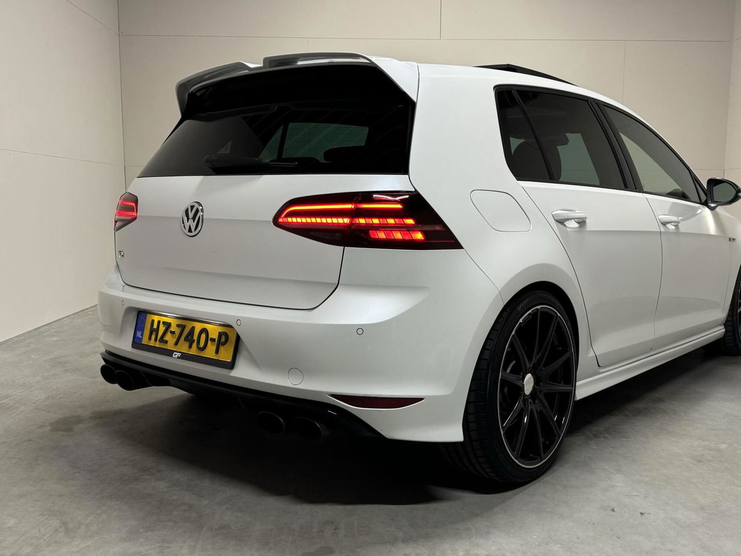 Volkswagen Golf 2.0 TSI R 4Motion Pano Virtual Miltek Leer Carplay