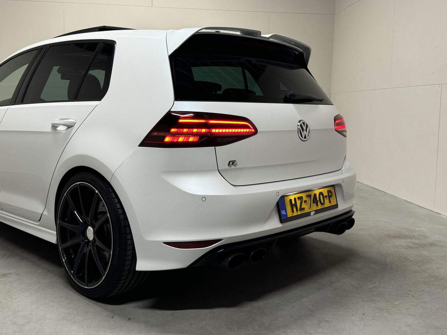 Volkswagen Golf 2.0 TSI R 4Motion Pano Virtual Miltek Leer Carplay