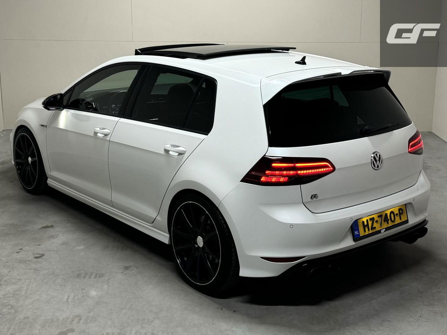 Volkswagen Golf 2.0 TSI R 4Motion Pano Virtual Miltek Leer Carplay
