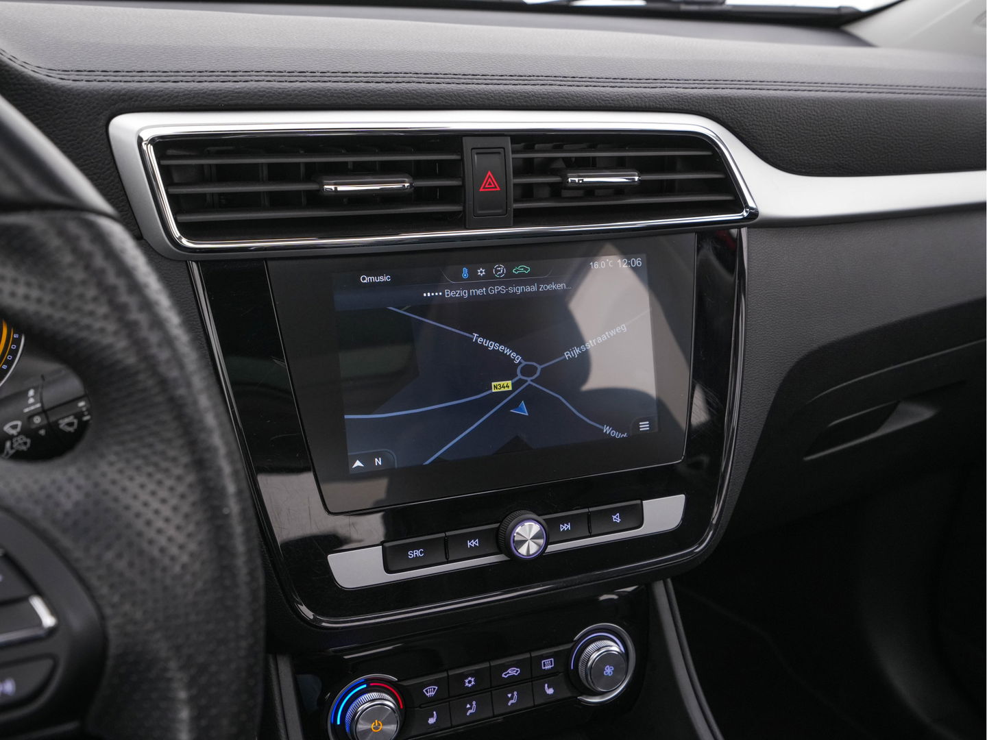 MG ZS EV Luxury 45 kWh {SOH-96%} Aut. *PANO | LUXURY-LEATHER | CCS-FASTLOADER | KEYLESS | NAVI-FULLMAP | ADAPTIVE-CRUISE | CAMERA | HEATED-SPORTSEATS | CARPLAY | BLINDSPOT | DAB | LANE-ASSIST | PRIVACY-GLASS | 17''ALU*