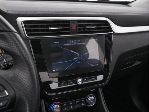 MG ZS EV Luxury 45 kWh {SOH-96%} Aut. *PANO | LUXURY-LEATHER | CCS-FASTLOADER | KEYLESS | NAVI-FULLMAP | ADAPTIVE-CRUISE | CAMERA | HEATED-SPORTSEATS | CARPLAY | BLINDSPOT | DAB | LANE-ASSIST | PRIVACY-GLASS | 17''ALU*
