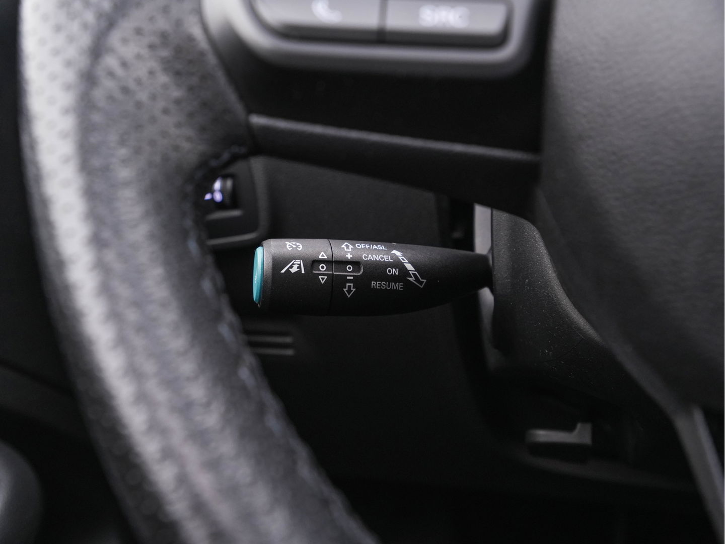 MG ZS EV Luxury 45 kWh {SOH-96%} Aut. *PANO | LUXURY-LEATHER | CCS-FASTLOADER | KEYLESS | NAVI-FULLMAP | ADAPTIVE-CRUISE | CAMERA | HEATED-SPORTSEATS | CARPLAY | BLINDSPOT | DAB | LANE-ASSIST | PRIVACY-GLASS | 17''ALU*