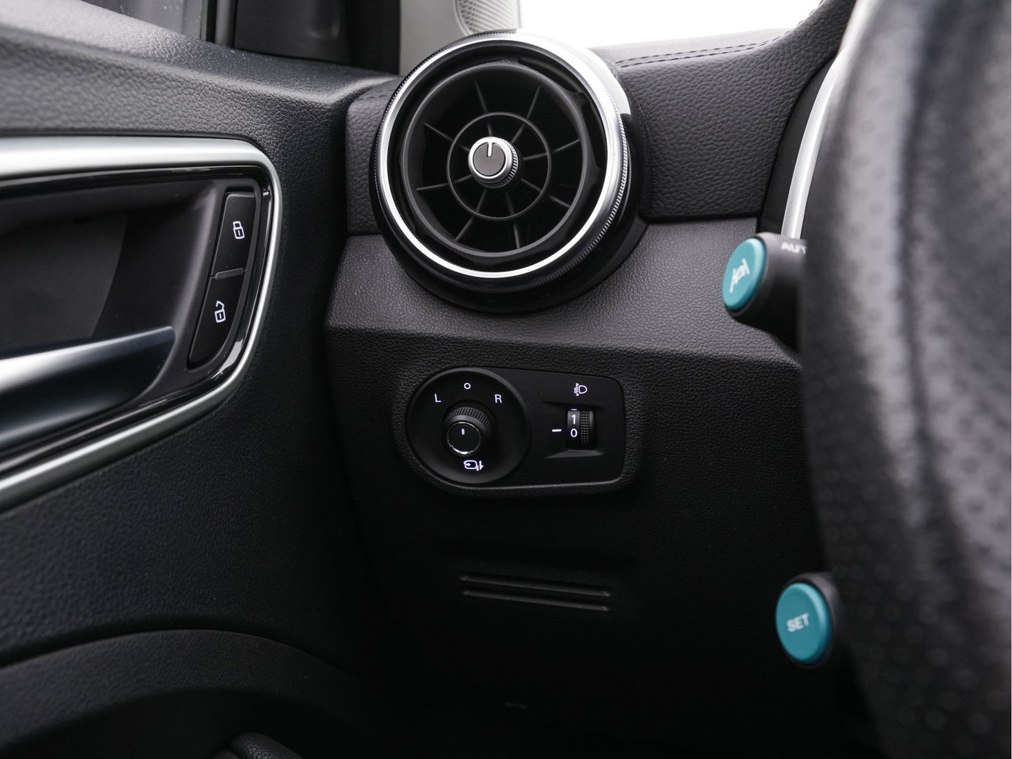 MG ZS EV Luxury 45 kWh {SOH-96%} Aut. *PANO | LUXURY-LEATHER | CCS-FASTLOADER | KEYLESS | NAVI-FULLMAP | ADAPTIVE-CRUISE | CAMERA | HEATED-SPORTSEATS | CARPLAY | BLINDSPOT | DAB | LANE-ASSIST | PRIVACY-GLASS | 17''ALU*