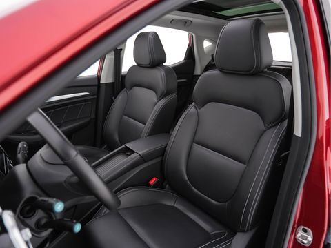 MG ZS EV Luxury 45 kWh {SOH-96%} Aut. *PANO | LUXURY-LEATHER | CCS-FASTLOADER | KEYLESS | NAVI-FULLMAP | ADAPTIVE-CRUISE | CAMERA | HEATED-SPORTSEATS | CARPLAY | BLINDSPOT | DAB | LANE-ASSIST | PRIVACY-GLASS | 17''ALU*