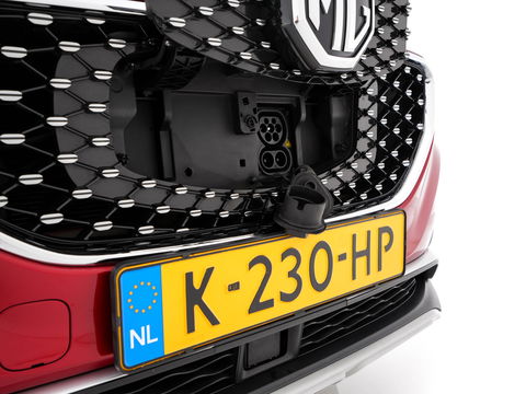 MG ZS EV Luxury 45 kWh {SOH-96%} Aut. *PANO | LUXURY-LEATHER | CCS-FASTLOADER | KEYLESS | NAVI-FULLMAP | ADAPTIVE-CRUISE | CAMERA | HEATED-SPORTSEATS | CARPLAY | BLINDSPOT | DAB | LANE-ASSIST | PRIVACY-GLASS | 17''ALU*