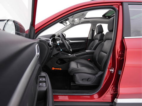MG ZS EV Luxury 45 kWh {SOH-96%} Aut. *PANO | LUXURY-LEATHER | CCS-FASTLOADER | KEYLESS | NAVI-FULLMAP | ADAPTIVE-CRUISE | CAMERA | HEATED-SPORTSEATS | CARPLAY | BLINDSPOT | DAB | LANE-ASSIST | PRIVACY-GLASS | 17''ALU*