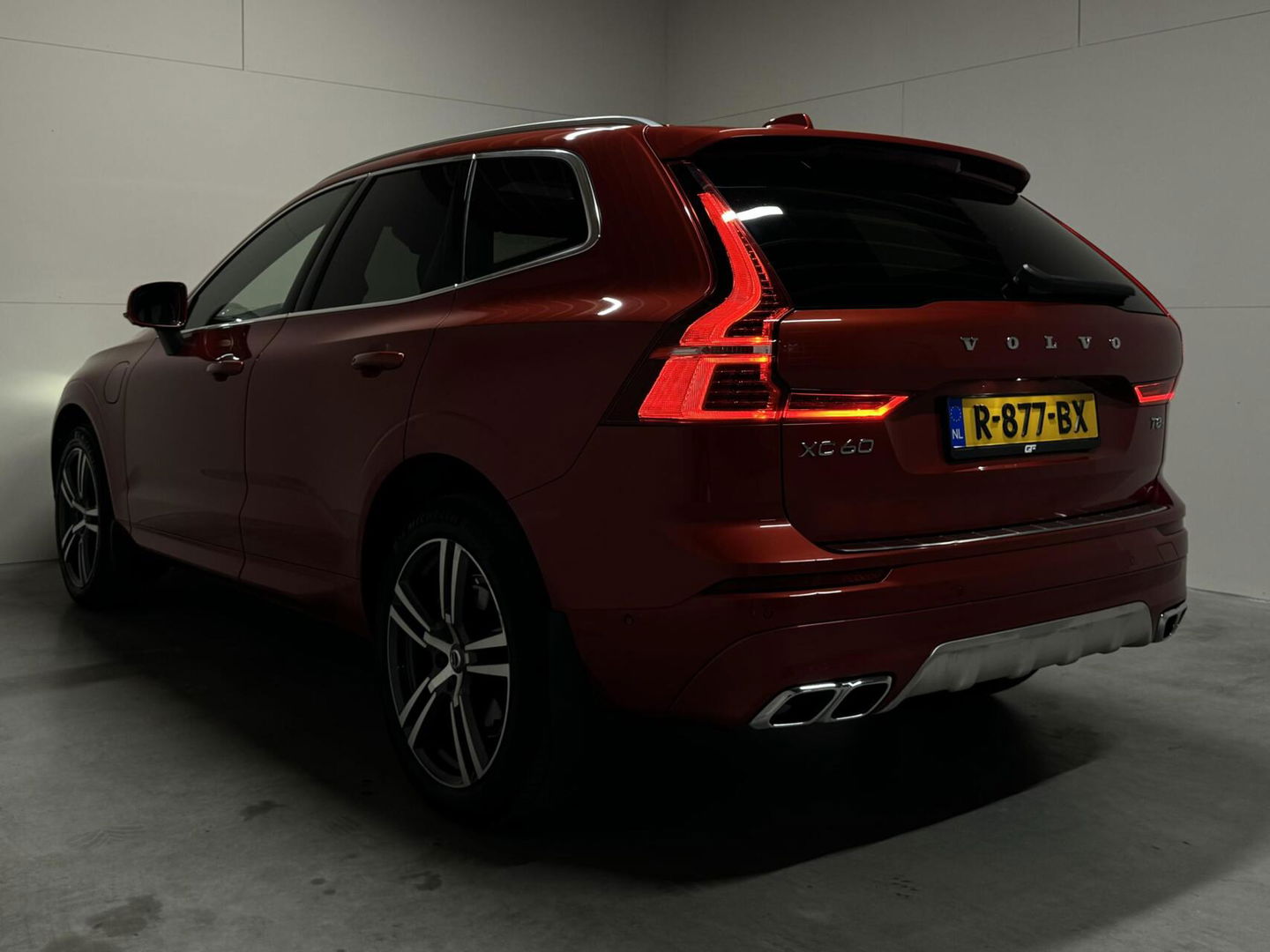 Volvo XC60 2.0 T8 Twin Engine AWD Pano Memory 360° HUD Autopilot Carplay Trekh.