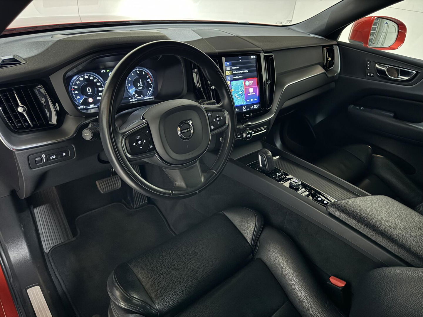 Volvo XC60 2.0 T8 Twin Engine AWD Pano Memory 360° HUD Autopilot Carplay Trekh.