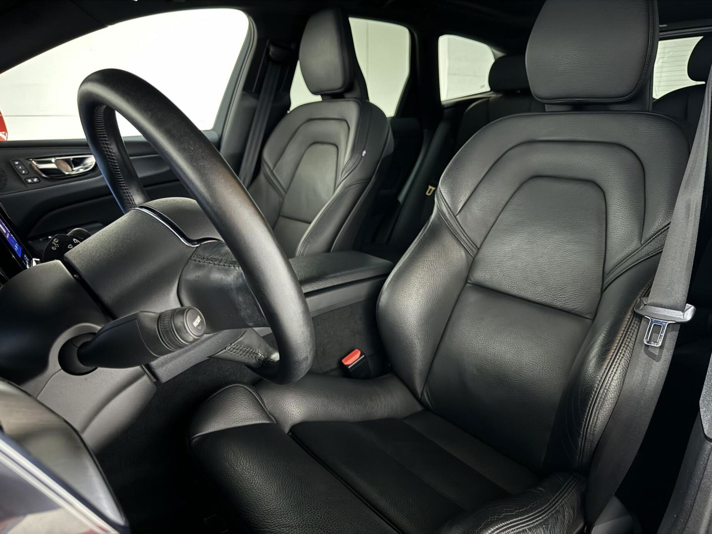 Volvo XC60 2.0 T8 Twin Engine AWD Pano Memory 360° HUD Autopilot Carplay Trekh.