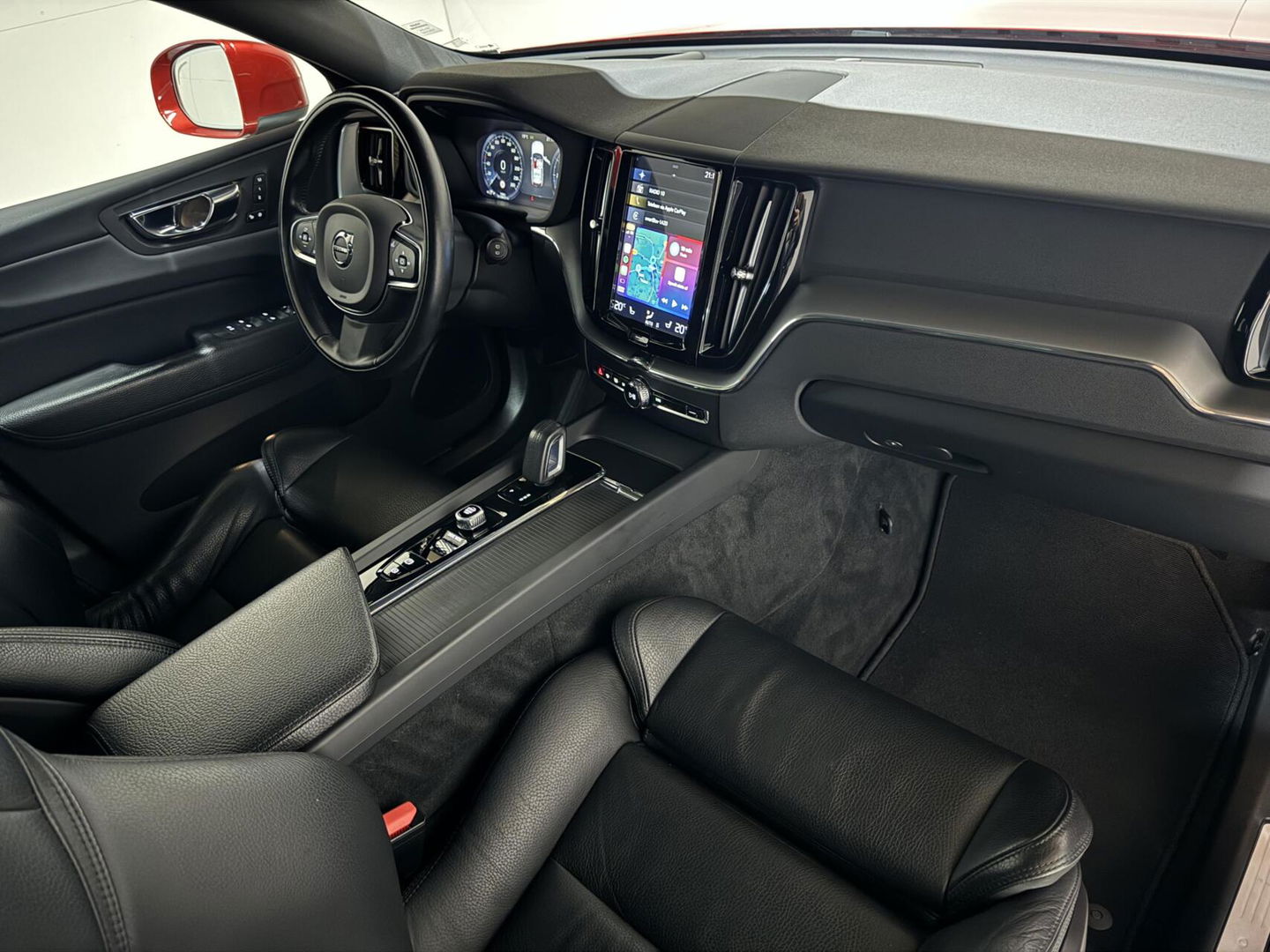 Volvo XC60 2.0 T8 Twin Engine AWD Pano Memory 360° HUD Autopilot Carplay Trekh.