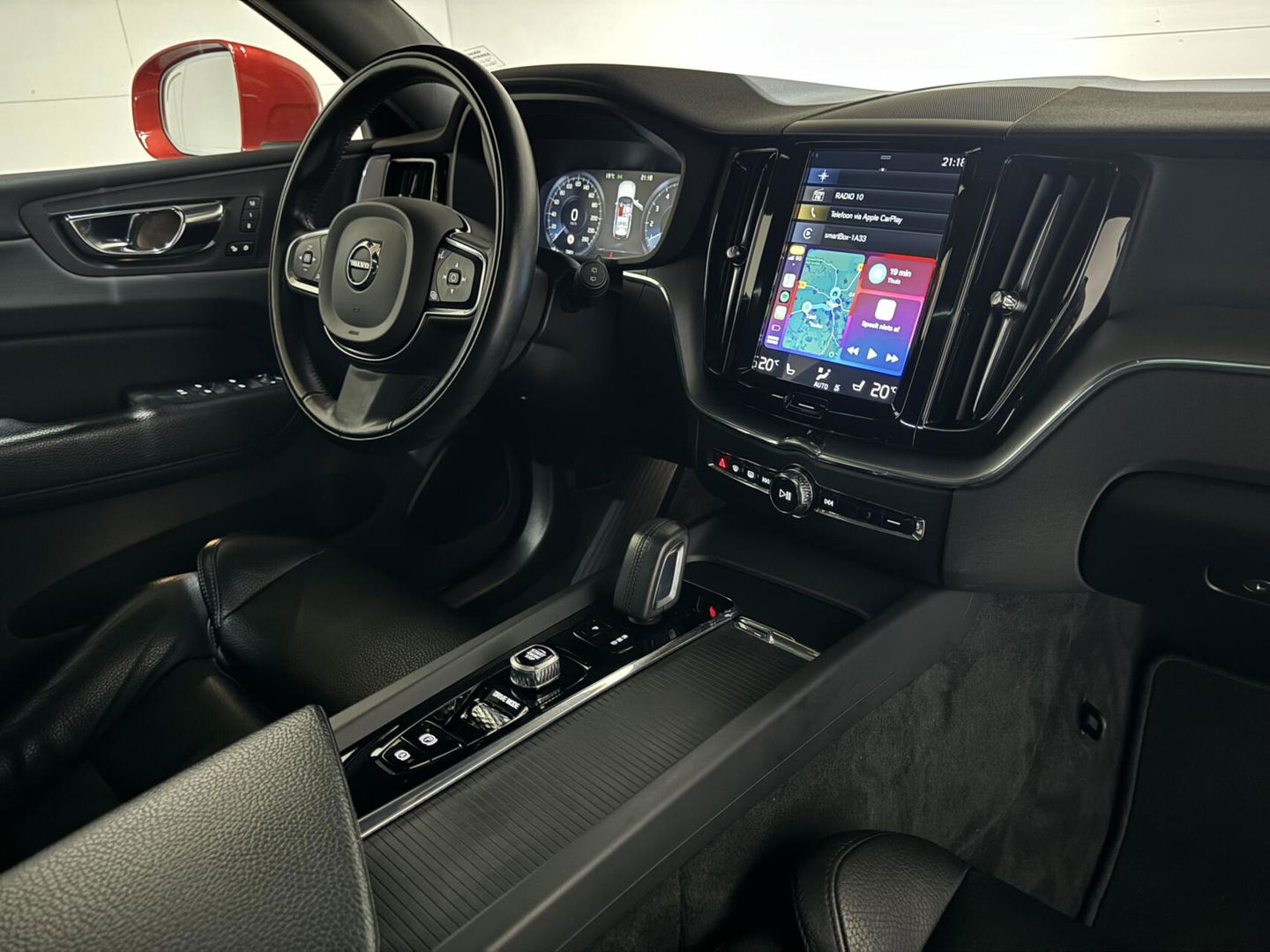 Volvo XC60 2.0 T8 Twin Engine AWD Pano Memory 360° HUD Autopilot Carplay Trekh.