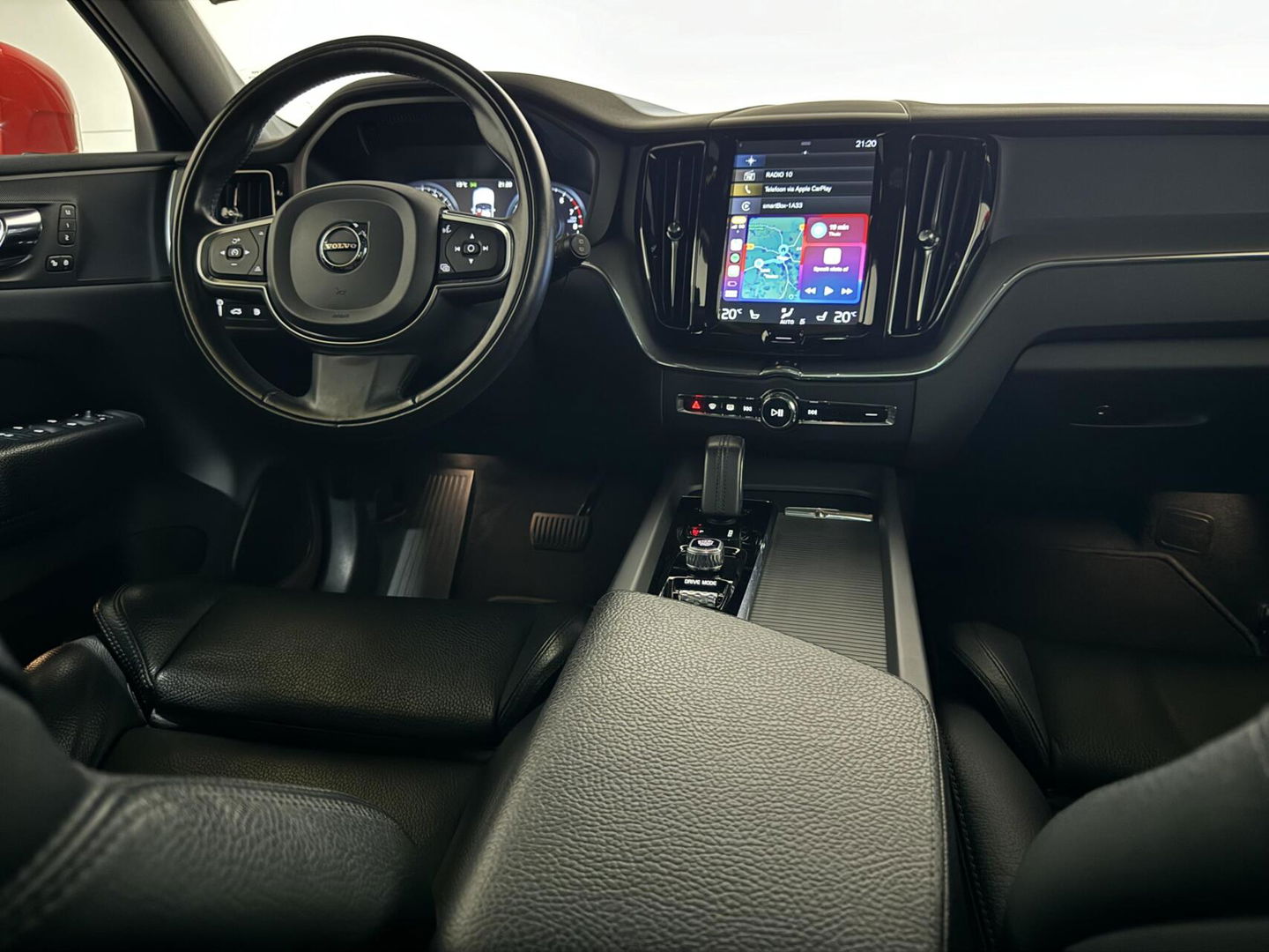 Volvo XC60 2.0 T8 Twin Engine AWD Pano Memory 360° HUD Autopilot Carplay Trekh.