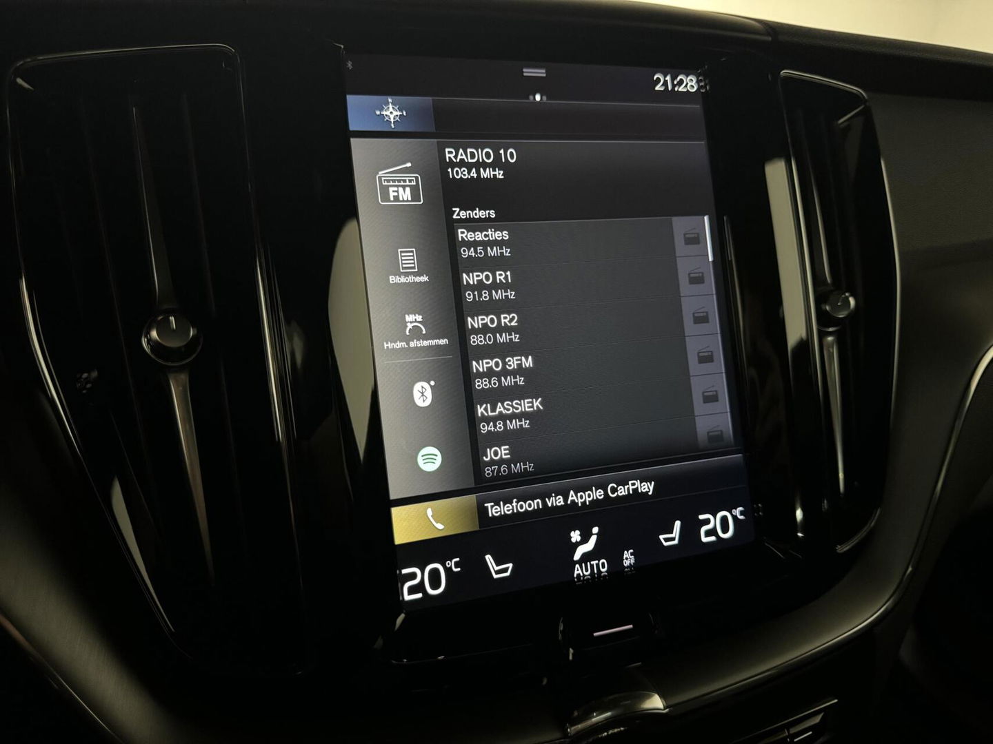 Volvo XC60 2.0 T8 Twin Engine AWD Pano Memory 360° HUD Autopilot Carplay Trekh.