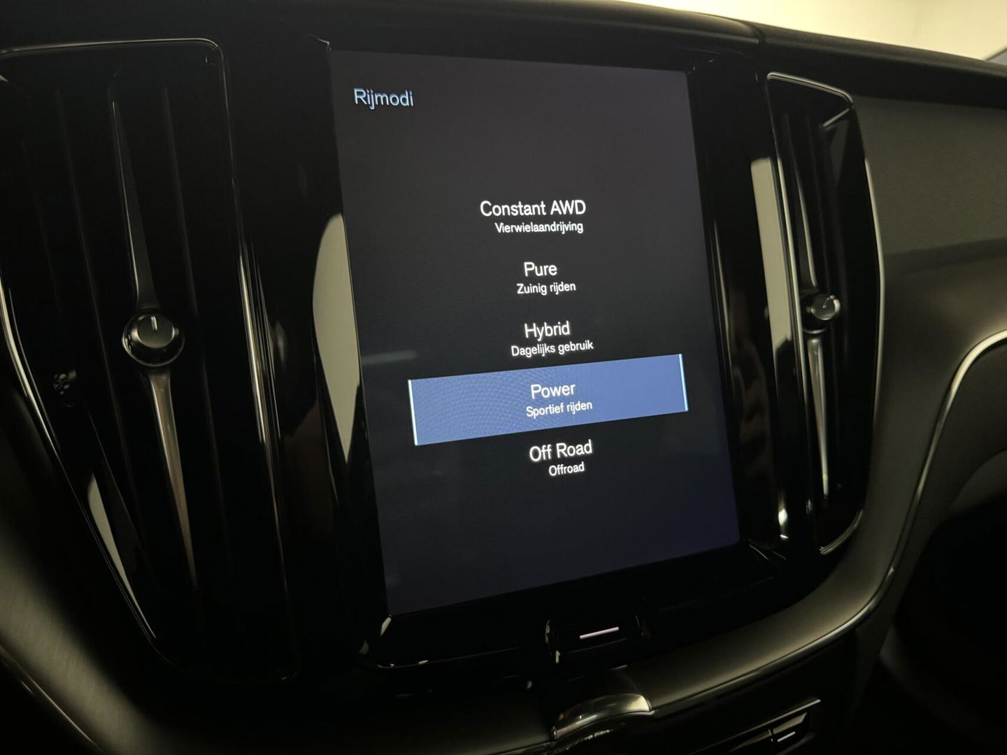 Volvo XC60 2.0 T8 Twin Engine AWD Pano Memory 360° HUD Autopilot Carplay Trekh.