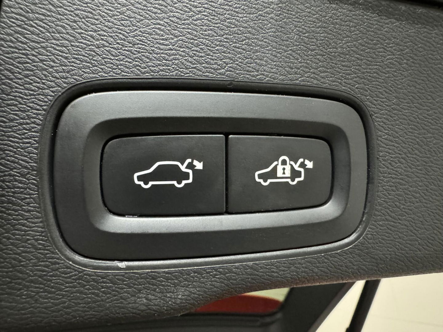 Volvo XC60 2.0 T8 Twin Engine AWD Pano Memory 360° HUD Autopilot Carplay Trekh.