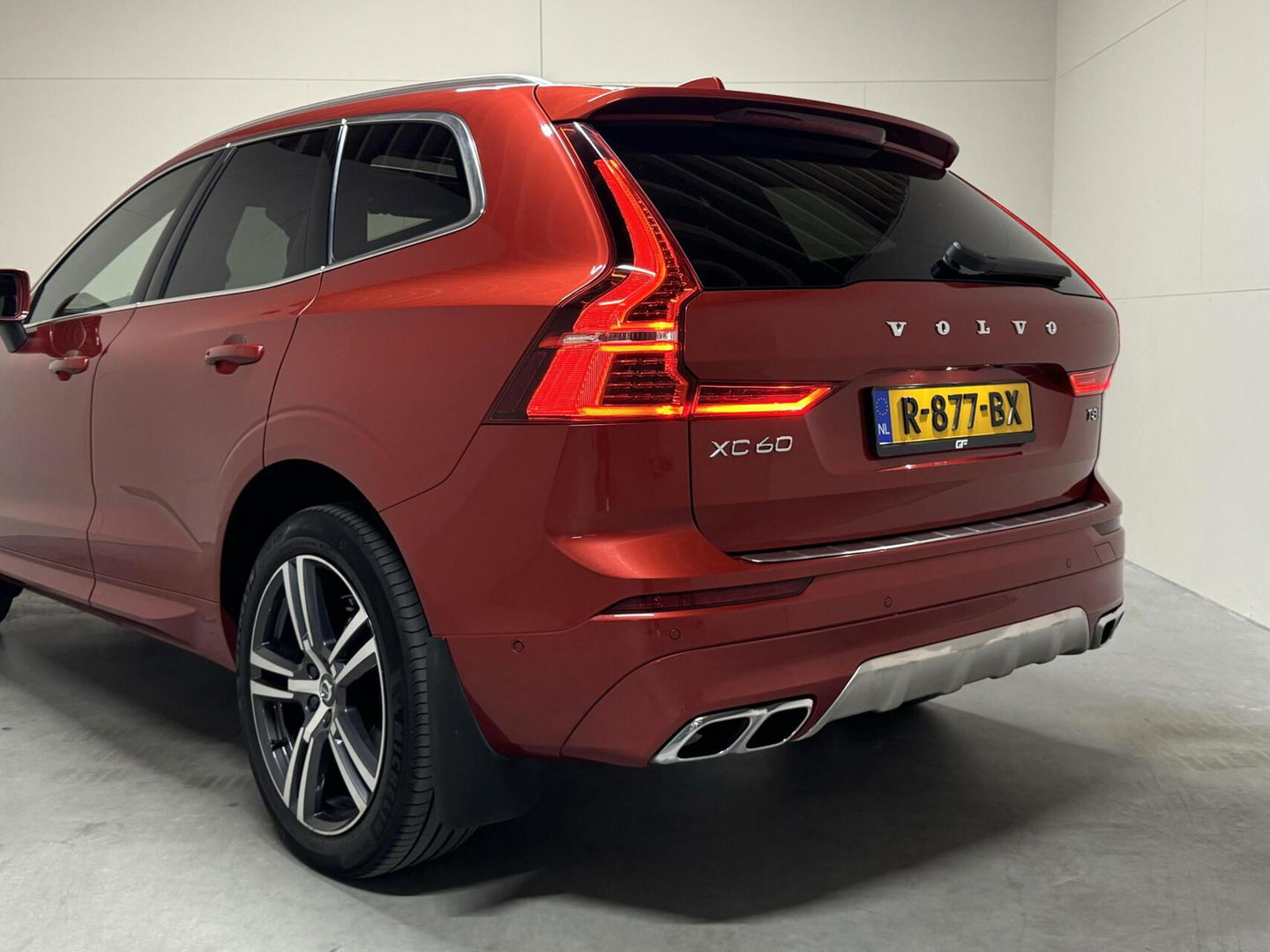 Volvo XC60 2.0 T8 Twin Engine AWD Pano Memory 360° HUD Autopilot Carplay Trekh.