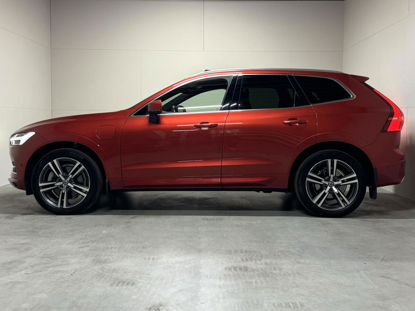 Volvo XC60 2.0 T8 Twin Engine AWD Pano Memory 360° HUD Autopilot Carplay Trekh.