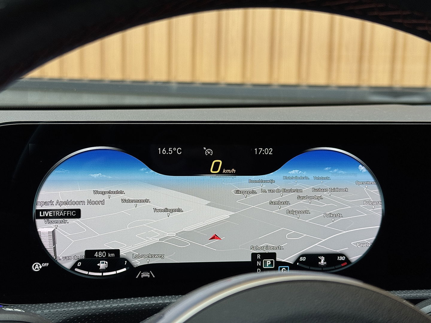 Mercedes-Benz A-Klasse 180 Business Solution AMG | Panoramadak | Memory Stoelen | Sfeerverlichting | Multibeam Led | Camera | Keyless | Afneembare Trekhaak | Stoelverwarming | Apple Carplay | Android Auto |