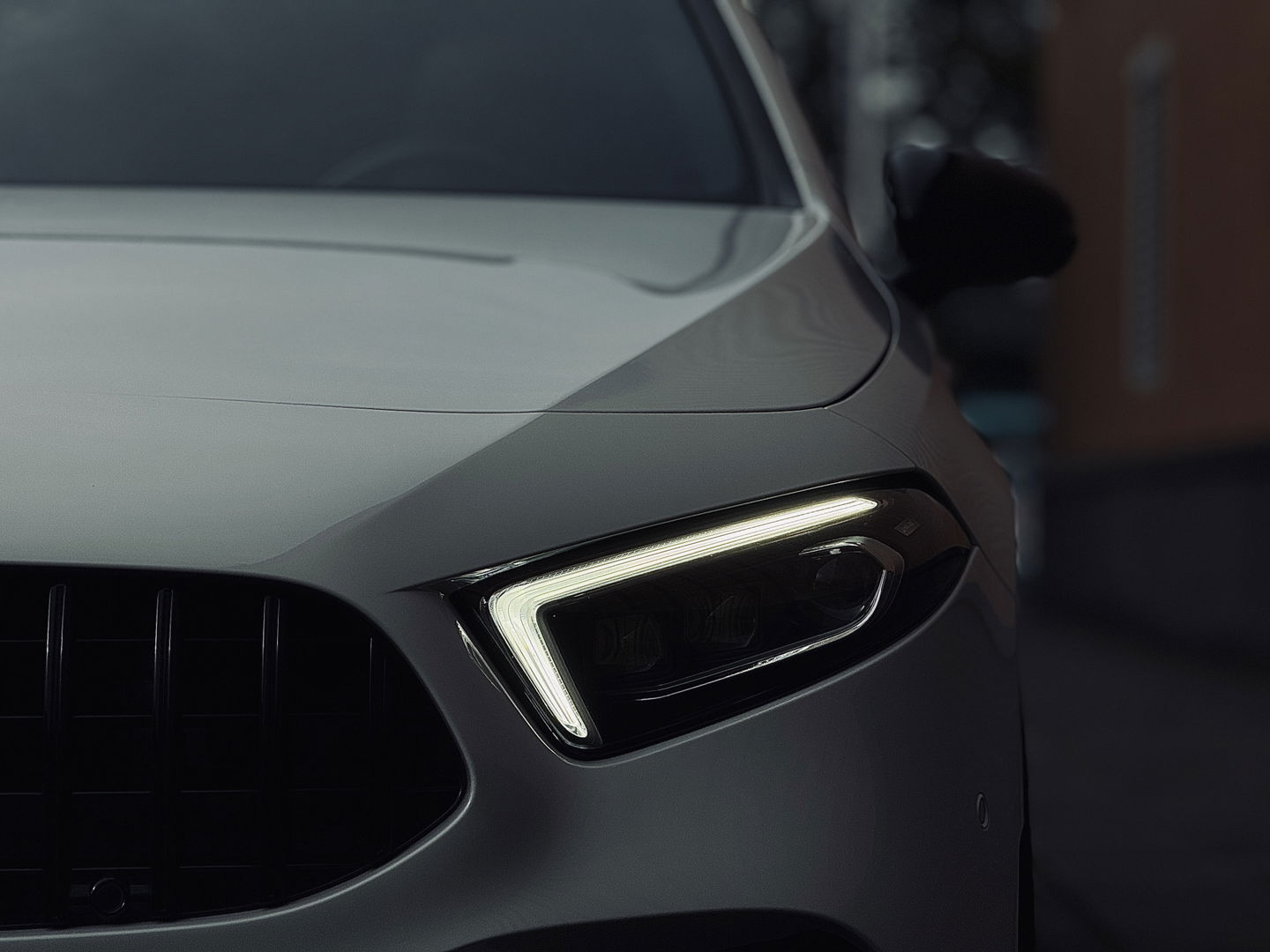 Mercedes-Benz A-Klasse 180 Business Solution AMG | Panoramadak | Memory Stoelen | Sfeerverlichting | Multibeam Led | Camera | Keyless | Afneembare Trekhaak | Stoelverwarming | Apple Carplay | Android Auto |
