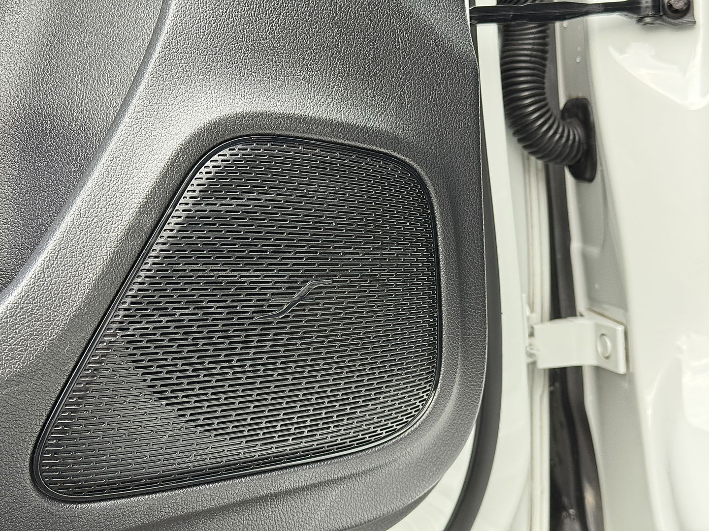 Mercedes-Benz A-Klasse 180 Business Solution AMG | Panoramadak | Memory Stoelen | Sfeerverlichting | Multibeam Led | Camera | Keyless | Afneembare Trekhaak | Stoelverwarming | Apple Carplay | Android Auto |