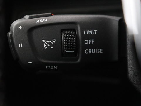 Peugeot 3008 1.6 HYbrid 225 Allure Pack | Carplay | Navigatie | Camera | Cruise Control | LED Koplampen | LMV 18 |