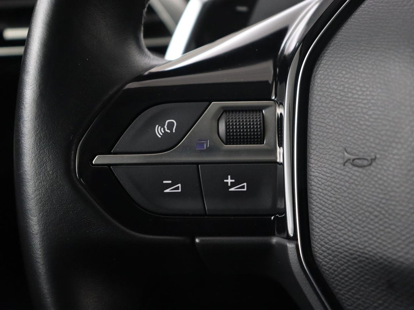 Peugeot 3008 1.6 HYbrid 225 Allure Pack | Carplay | Navigatie | Camera | Cruise Control | LED Koplampen | LMV 18 |