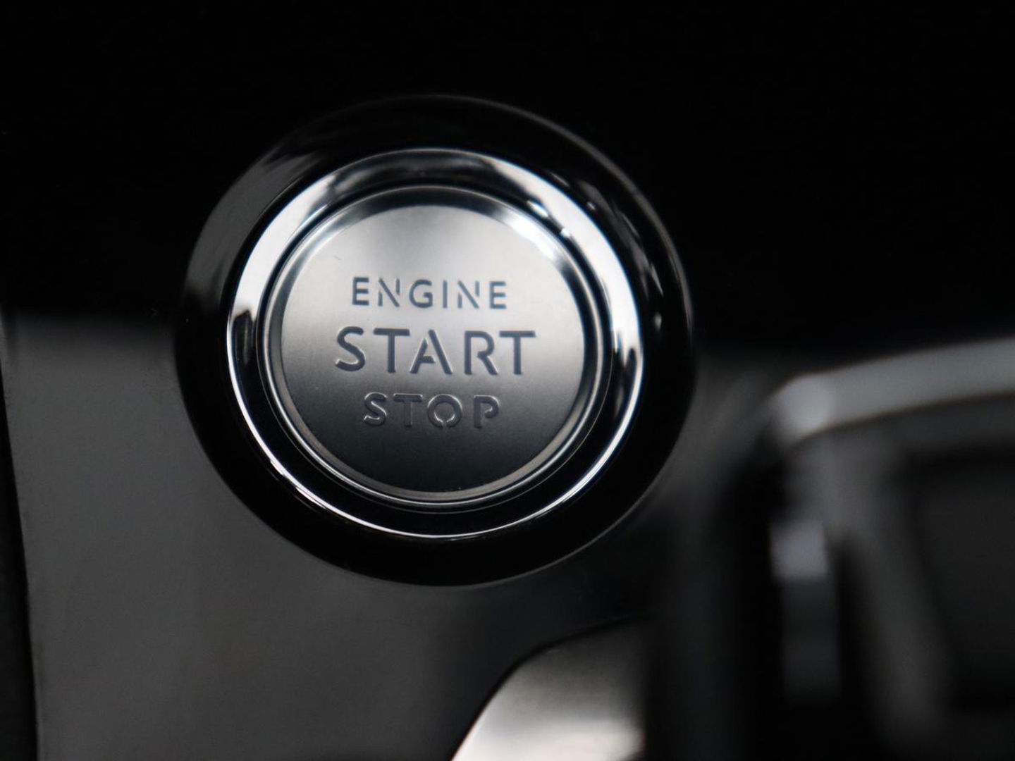 Peugeot 3008 1.6 HYbrid 225 Allure Pack | Carplay | Navigatie | Camera | Cruise Control | LED Koplampen | LMV 18 |