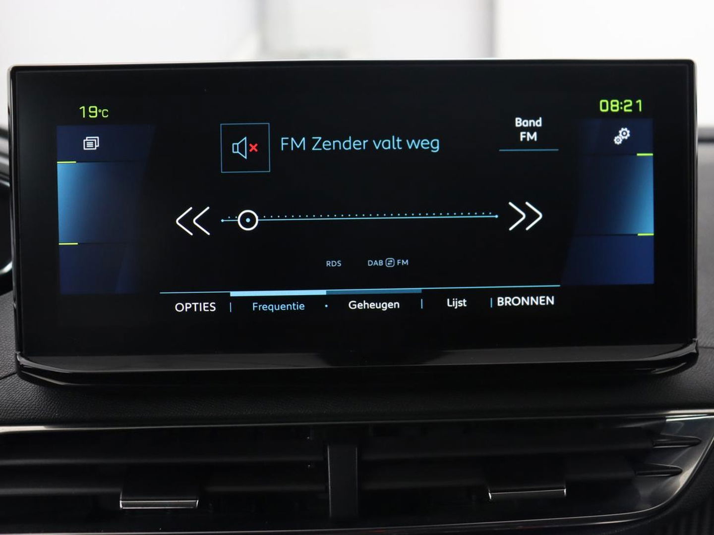 Peugeot 3008 1.6 HYbrid 225 Allure Pack | Carplay | Navigatie | Camera | Cruise Control | LED Koplampen | LMV 18 |