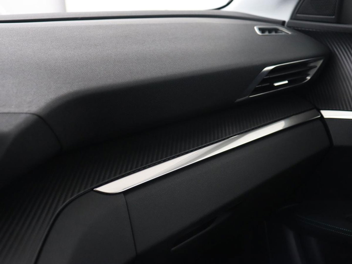Peugeot 3008 1.6 HYbrid 225 Allure Pack | Carplay | Navigatie | Camera | Cruise Control | LED Koplampen | LMV 18 |