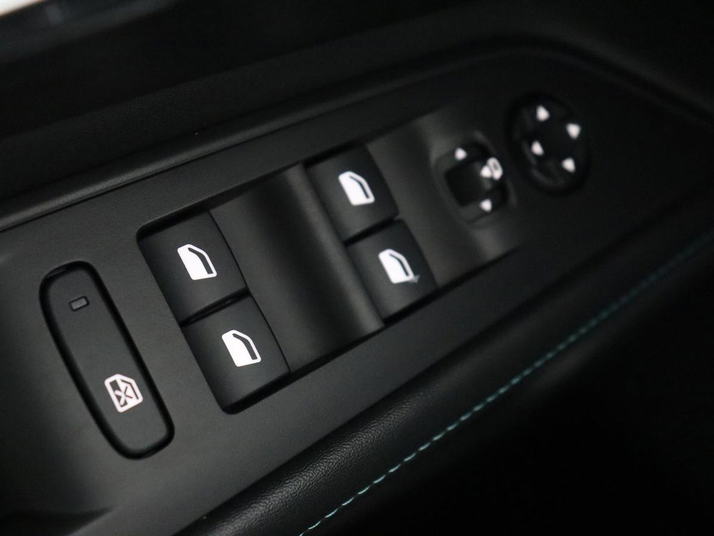 Peugeot 3008 1.6 HYbrid 225 Allure Pack | Carplay | Navigatie | Camera | Cruise Control | LED Koplampen | LMV 18 |