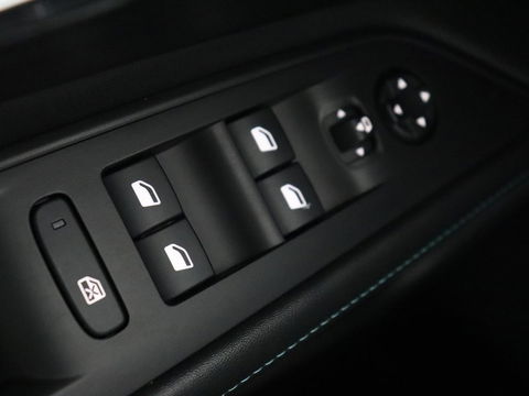 Peugeot 3008 1.6 HYbrid 225 Allure Pack | Carplay | Navigatie | Camera | Cruise Control | LED Koplampen | LMV 18 |