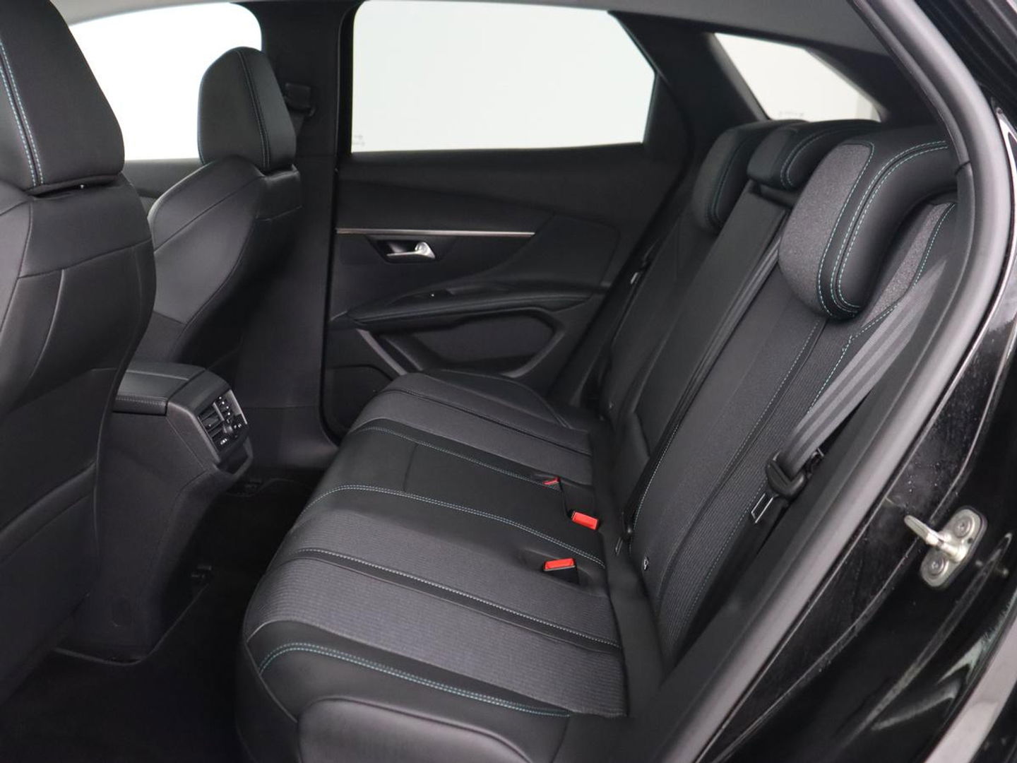 Peugeot 3008 1.6 HYbrid 225 Allure Pack | Carplay | Navigatie | Camera | Cruise Control | LED Koplampen | LMV 18 |