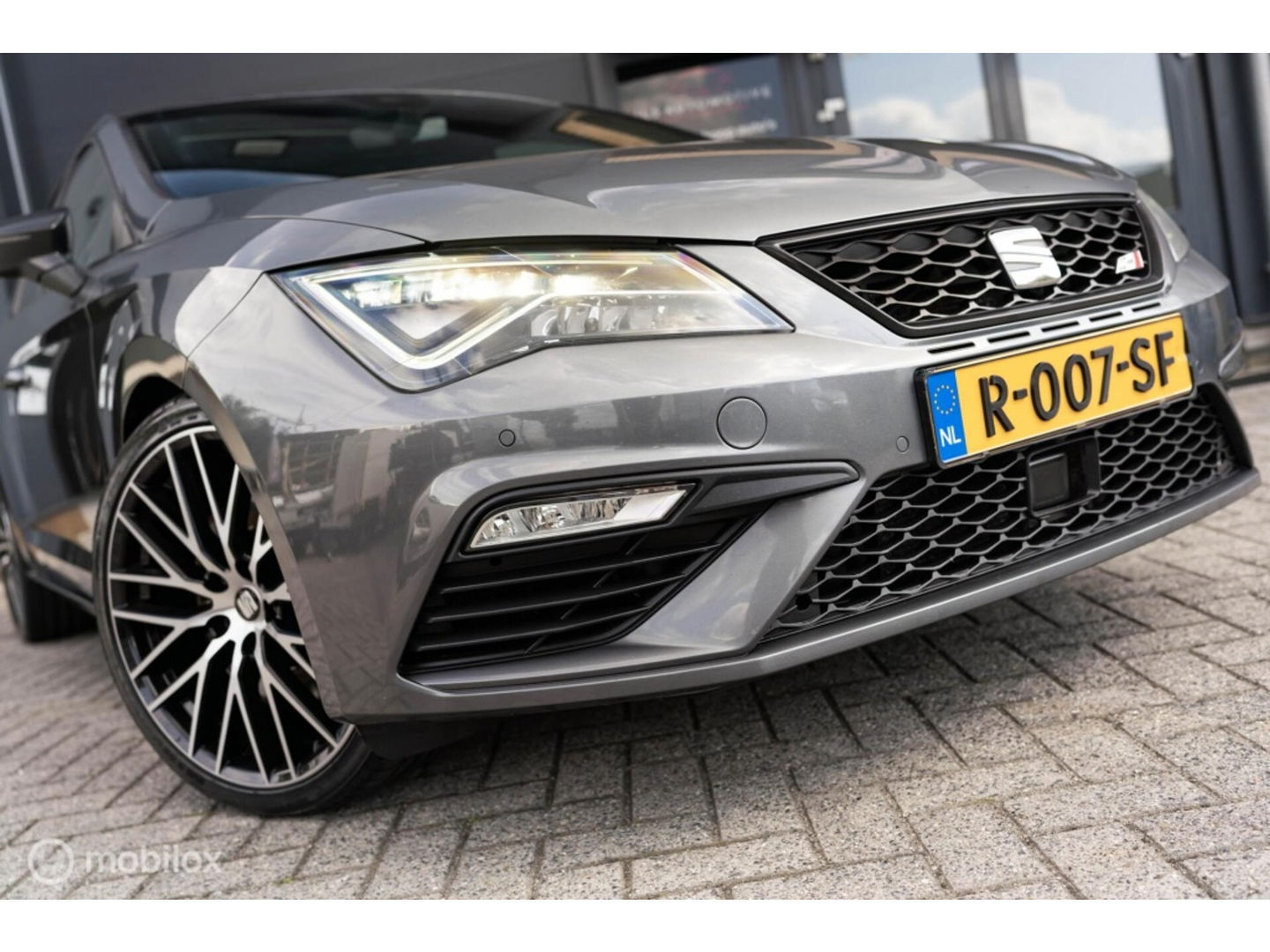 SEAT Leon 2.0 TSI CUPRA 300 F1 DSG / panoramadak / Beats / LED