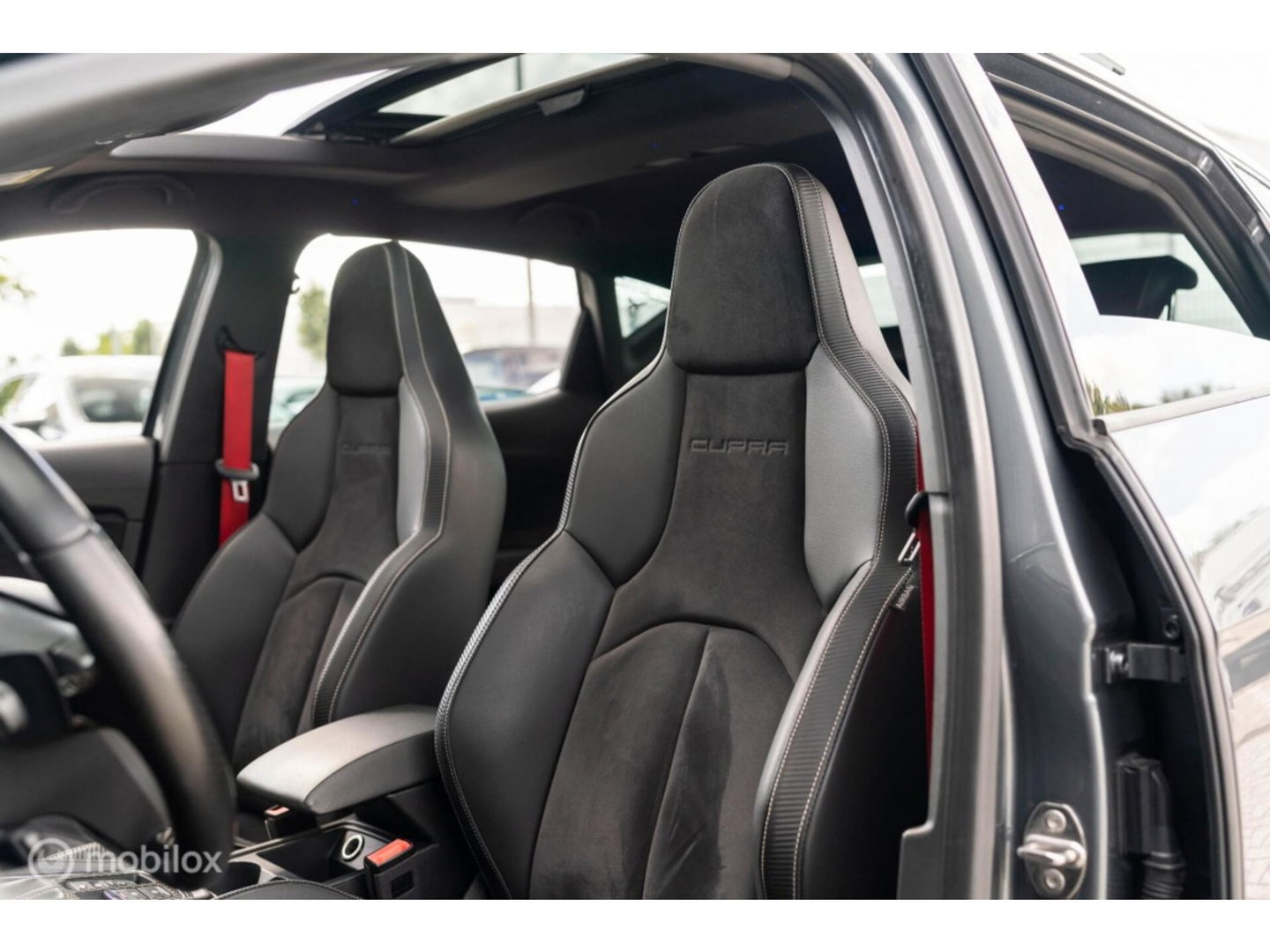 SEAT Leon 2.0 TSI CUPRA 300 F1 DSG / panoramadak / Beats / LED