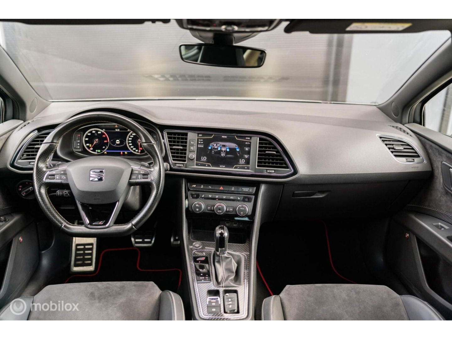 SEAT Leon 2.0 TSI CUPRA 300 F1 DSG / panoramadak / Beats / LED