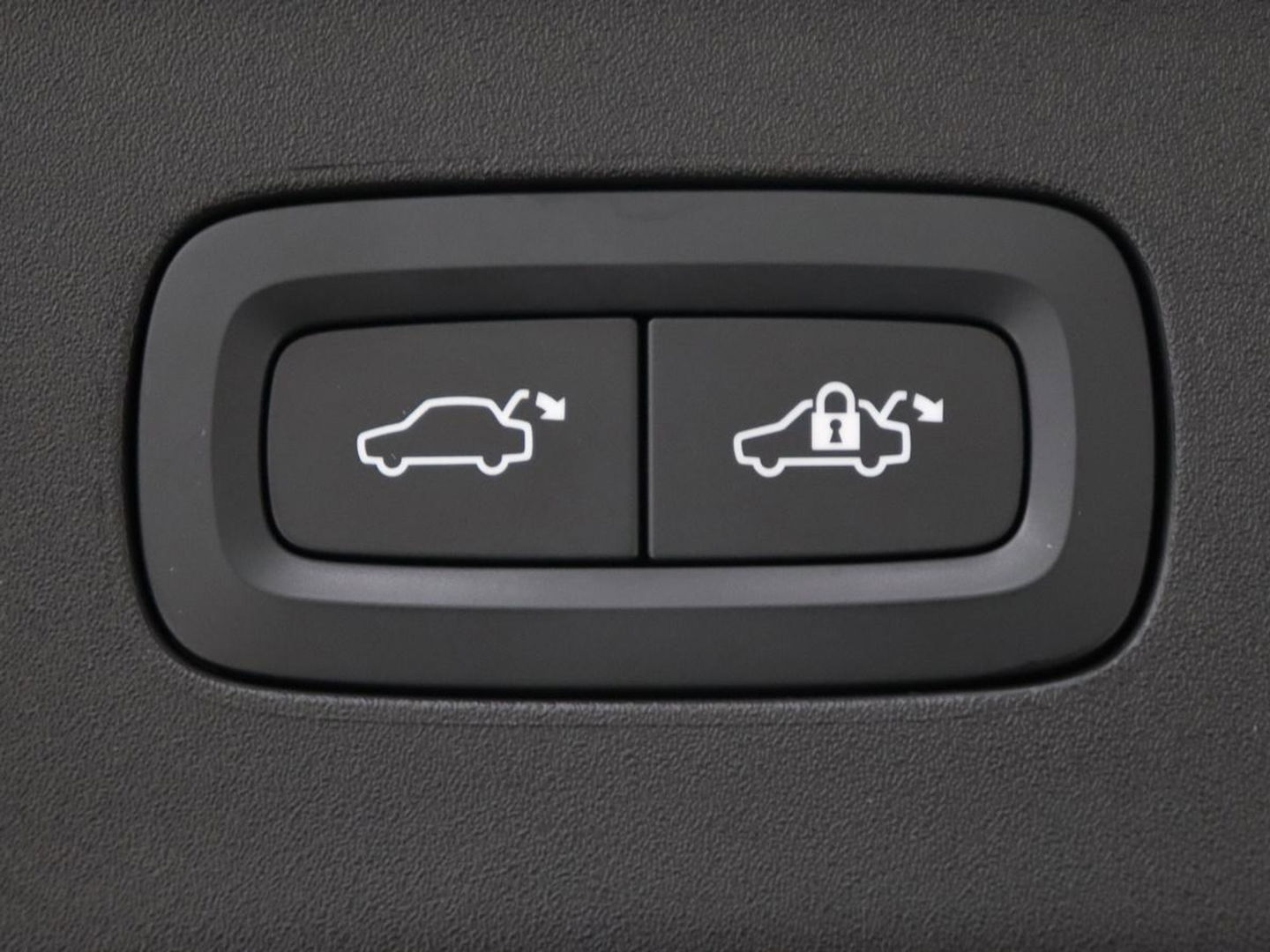 Polestar 2 Long Range Single Motor 78 kWh | Panoramadak | Harman/Kardon Audio | Carplay | Stoelverwarming | Camera | LED koplampen | LMV 19 |