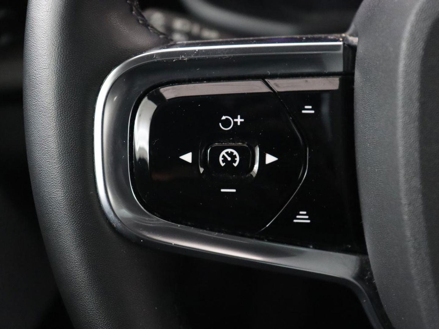 Polestar 2 Long Range Single Motor 78 kWh | Panoramadak | Harman/Kardon Audio | Carplay | Stoelverwarming | Camera | LED koplampen | LMV 19 |