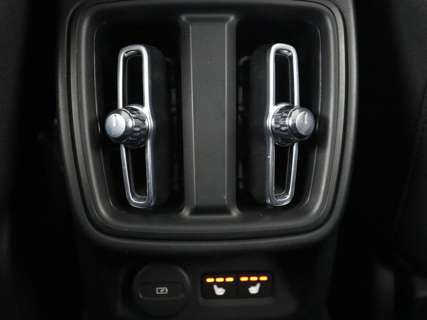 Polestar 2 Long Range Single Motor 78 kWh | Panoramadak | Harman/Kardon Audio | Carplay | Stoelverwarming | Camera | LED koplampen | LMV 19 |