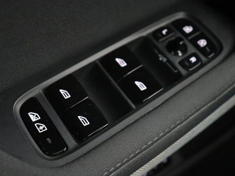 Polestar 2 Long Range Single Motor 78 kWh | Panoramadak | Harman/Kardon Audio | Carplay | Stoelverwarming | Camera | LED koplampen | LMV 19 |