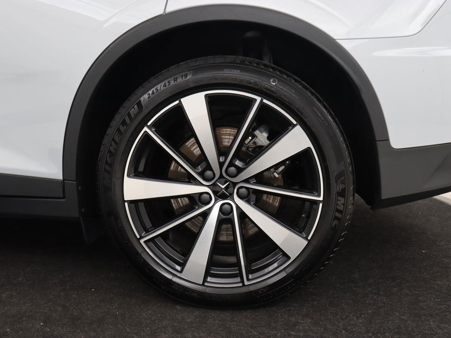 Polestar 2 Long Range Single Motor 78 kWh | Panoramadak | Harman/Kardon Audio | Carplay | Stoelverwarming | Camera | LED koplampen | LMV 19 |