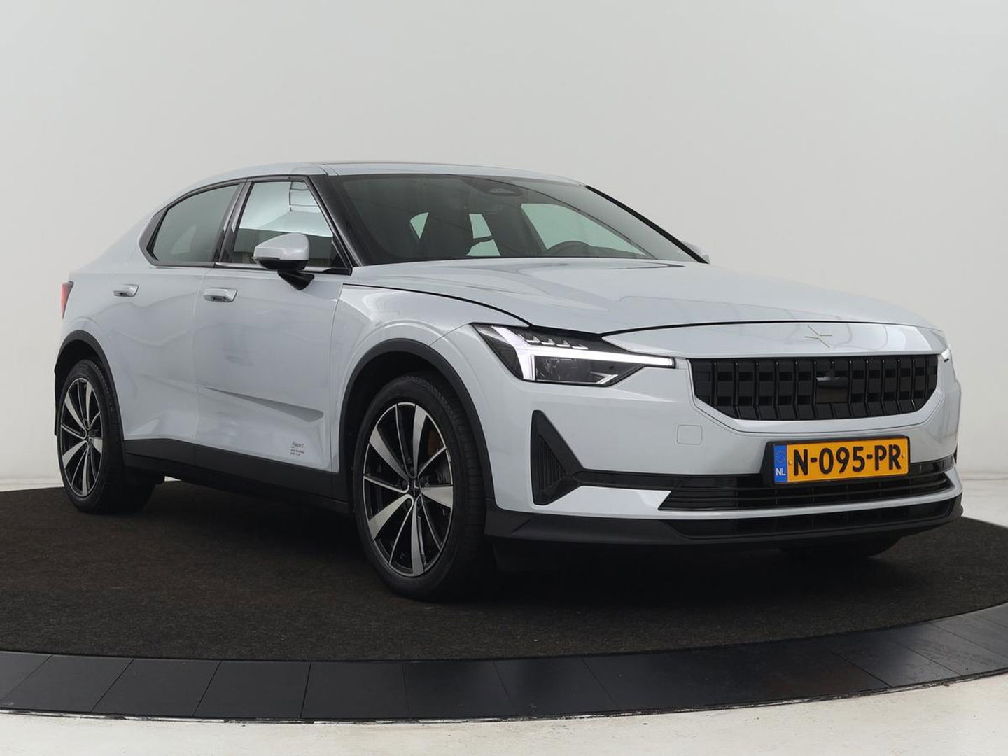 Polestar 2 Long Range Single Motor 78 kWh | Panoramadak | Harman/Kardon Audio | Carplay | Stoelverwarming | Camera | LED koplampen | LMV 19 |