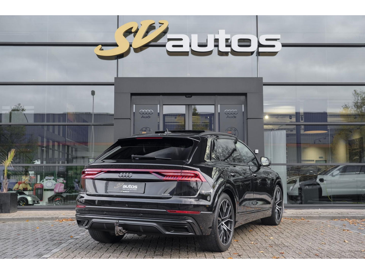 Audi Q8 55 TFSI 340pk S-line Panoramadak RS-stoelen Luchtvering 4-Wielsturing Bang&Olufsen Trekhaak Matrix led NLauto