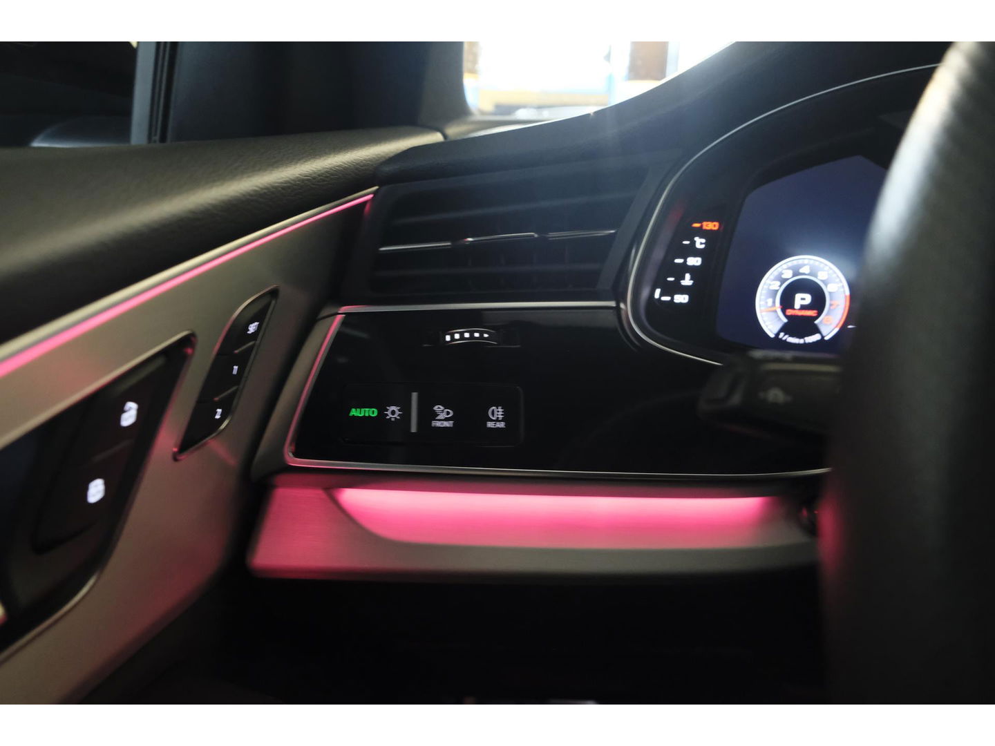 Audi Q8 55 TFSI 340pk S-line Panoramadak RS-stoelen Luchtvering 4-Wielsturing Bang&Olufsen Trekhaak Matrix led NLauto