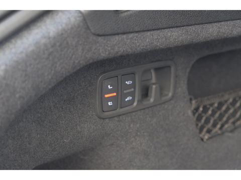 Audi Q8 55 TFSI 340pk S-line Panoramadak RS-stoelen Luchtvering 4-Wielsturing Bang&Olufsen Trekhaak Matrix led NLauto