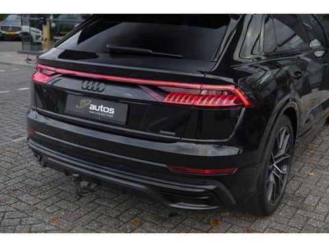 Audi Q8 55 TFSI 340pk S-line Panoramadak RS-stoelen Luchtvering 4-Wielsturing Bang&Olufsen Trekhaak Matrix led NLauto