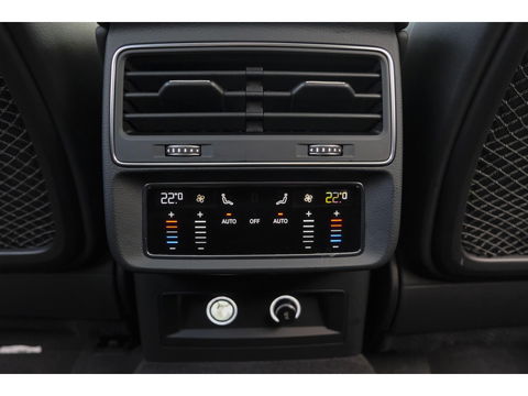 Audi Q8 55 TFSI 340pk S-line Panoramadak RS-stoelen Luchtvering 4-Wielsturing Bang&Olufsen Trekhaak Matrix led NLauto