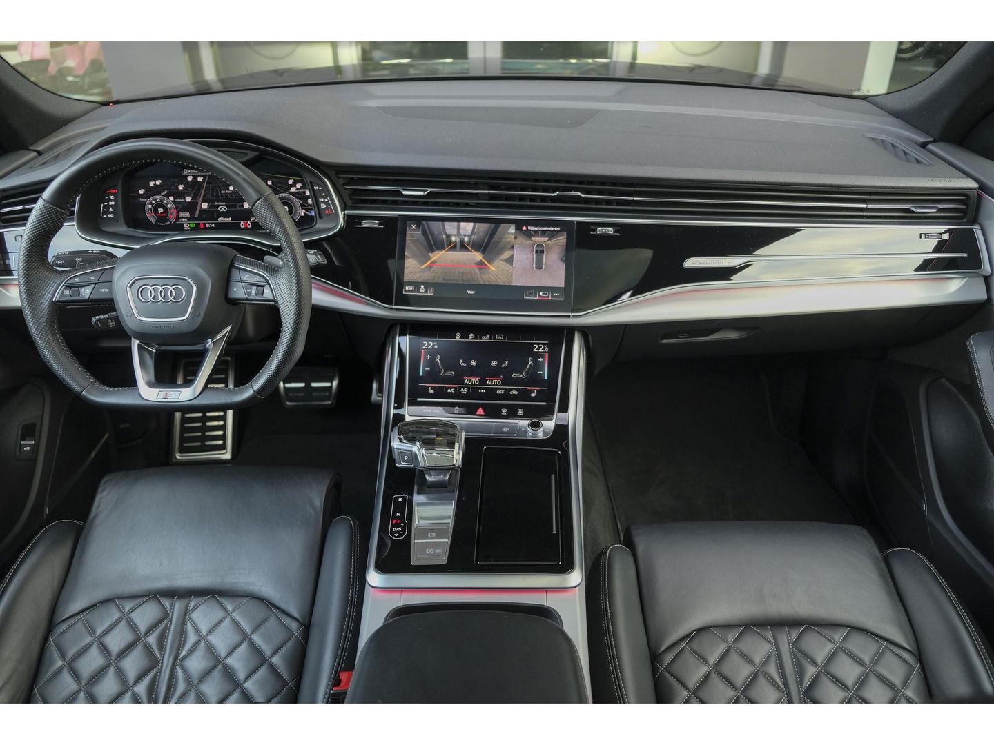 Audi Q8 55 TFSI 340pk S-line Panoramadak RS-stoelen Luchtvering 4-Wielsturing Bang&Olufsen Trekhaak Matrix led NLauto