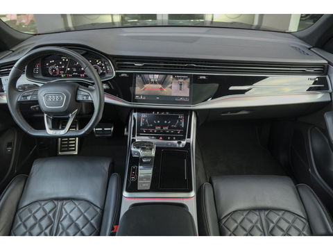 Audi Q8 55 TFSI 340pk S-line Panoramadak RS-stoelen Luchtvering 4-Wielsturing Bang&Olufsen Trekhaak Matrix led NLauto