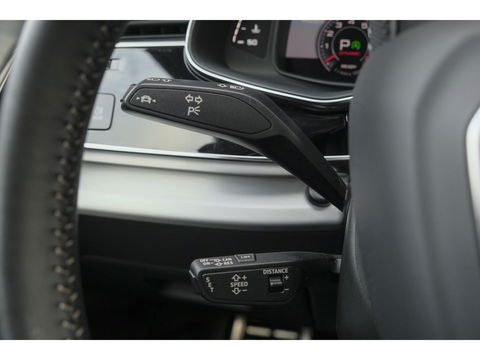 Audi Q8 55 TFSI 340pk S-line Panoramadak RS-stoelen Luchtvering 4-Wielsturing Bang&Olufsen Trekhaak Matrix led NLauto